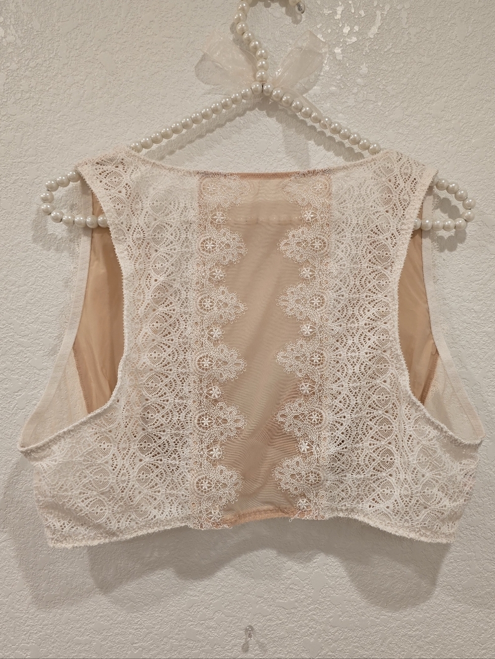 Victoria's Secret Dream Angels bralette is a tan and ivory lace V-front - Picture 3 of 5